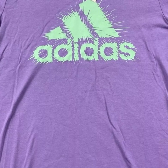 Size Medium Adidas T-shirt with logo - Picture 1 of 6